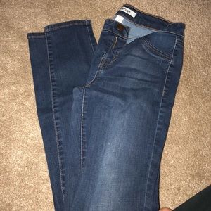 Semi worn Womens Refuge size 4 jeans